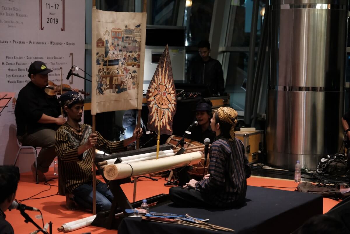 Melestarikan wayang dengan medium kekinian supaya lebih mudah masuk ke generasi muda adalah konsep yang dibawakan oleh Wayang Beber Metropolitan